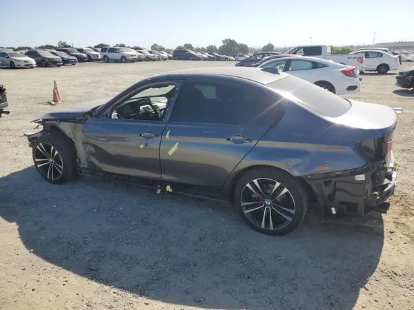 WBA8B9G54JNU95856 2018 BMW 3ER - Image 2