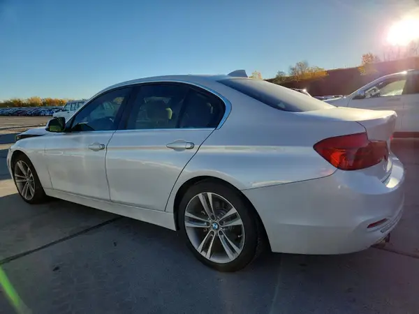 WBA8B9G54JNU96134 2018 BMW 3ER - Image 2
