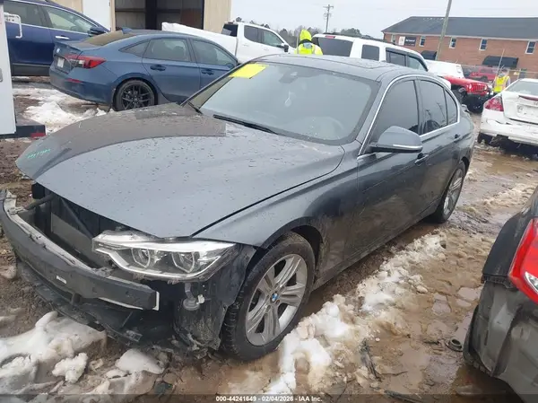 WBA8B9G54JNU98126 2018 BMW 3ER - Image 2