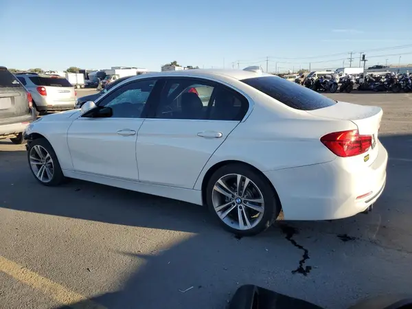 WBA8B9G54JNU98711 2018 BMW 3ER - Image 2