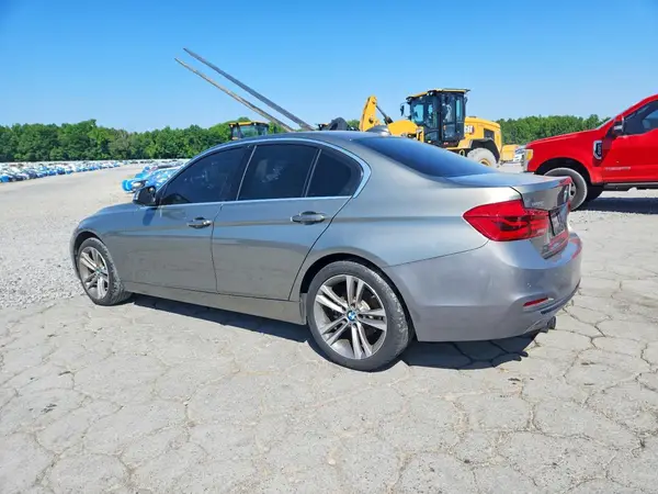 WBA8B9G54JNU98918 2018 BMW 3ER - Image 2