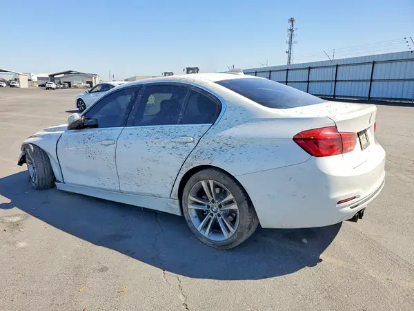 WBA8B9G54JNV00196 2018 BMW 3ER - Image 2