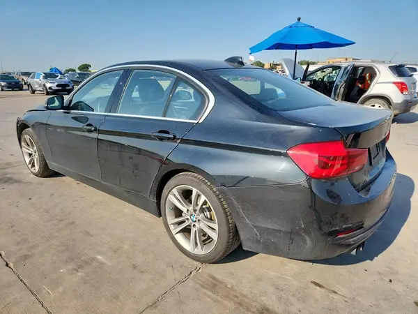 WBA8B9G54JNV00439 2018 BMW 3ER - Image 2