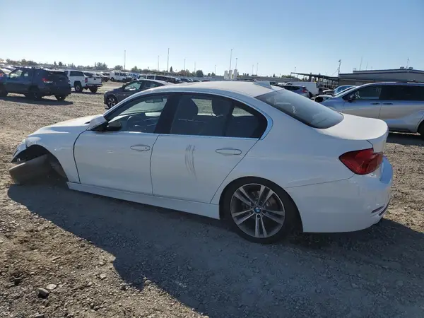 WBA8B9G55HNU48622 2017 BMW 3ER - Image 2