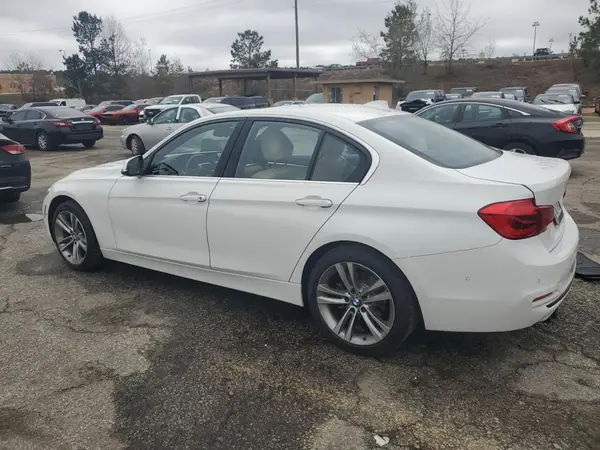WBA8B9G55JNU95784 2018 BMW 3ER - Image 2
