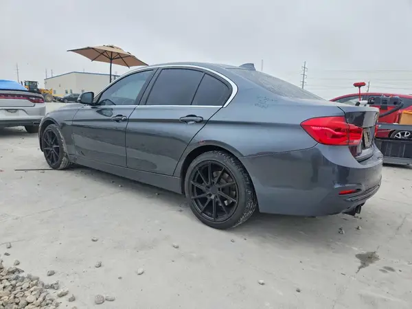 WBA8B9G55JNU96434 2018 BMW 3ER - Image 2