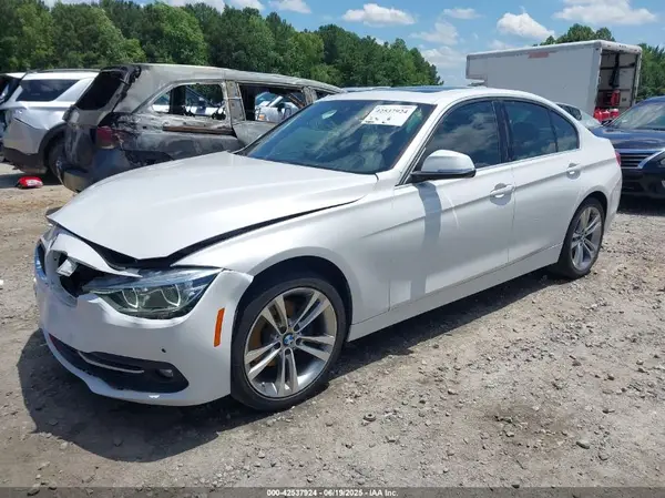 WBA8B9G55JNU98085 2018 BMW 3ER - Image 2