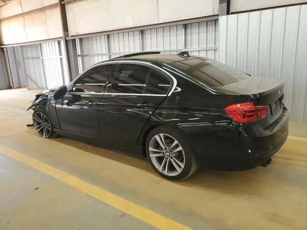 WBA8B9G55JNU98555 2018 BMW 3ER - Image 2