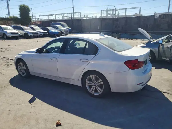 WBA8B9G55JNV00577 2018 BMW 3ER - Image 2
