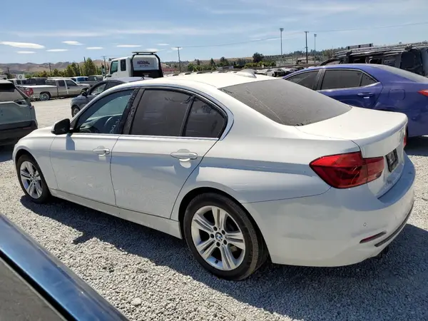 WBA8B9G56HNU49956 2017 BMW 3ER - Image 2