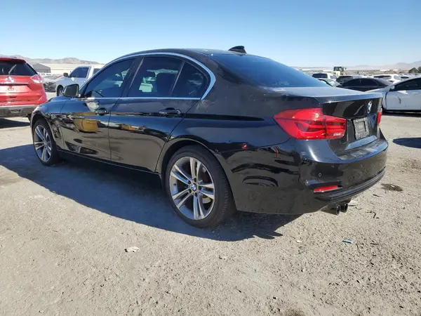 WBA8B9G56JNU57321 2018 BMW 3ER - Image 2