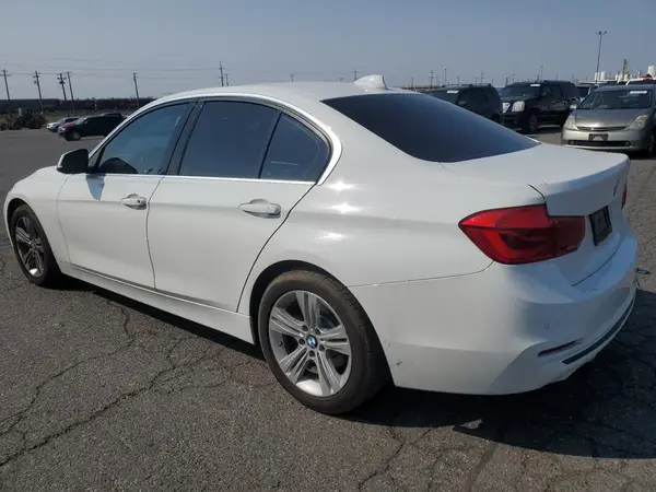 WBA8B9G56JNU57495 2018 BMW 3ER - Image 2
