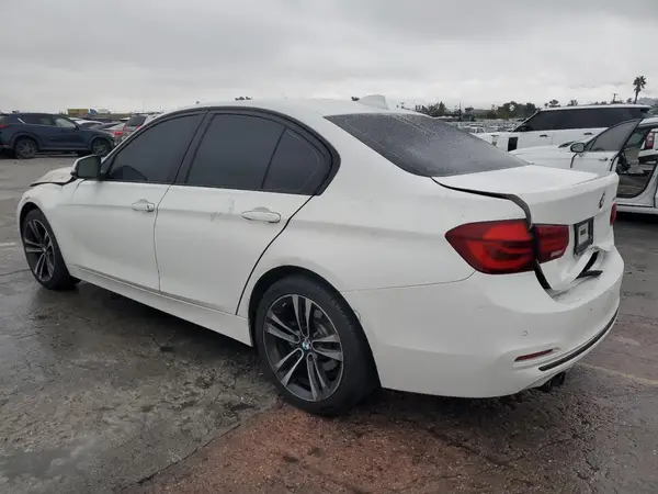 WBA8B9G56JNU57643 2018 BMW 3ER - Image 2