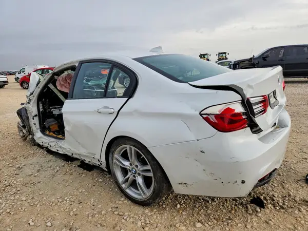 WBA8B9G56JNU58291 2018 BMW 3ER - Image 2