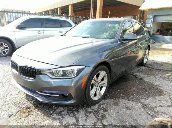 WBA8B9G56JNU96006 2018 BMW 3ER - Image 2