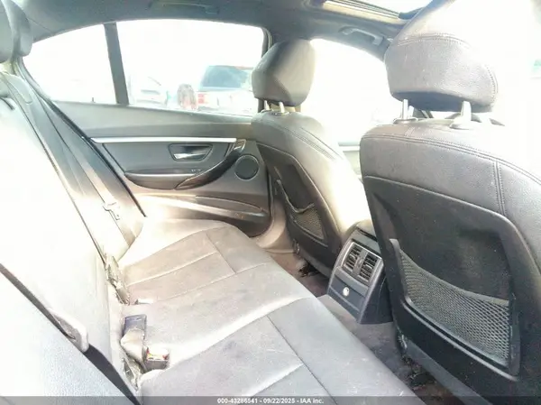 WBA8B9G56JNU96006 2018 BMW 3ER - Image 8