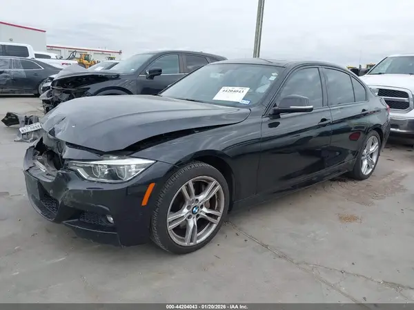 WBA8B9G56JNU97057 2018 BMW 3ER - Image 2