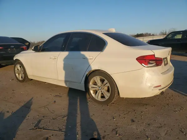 WBA8B9G56JNU97771 2018 BMW 3ER - Image 2