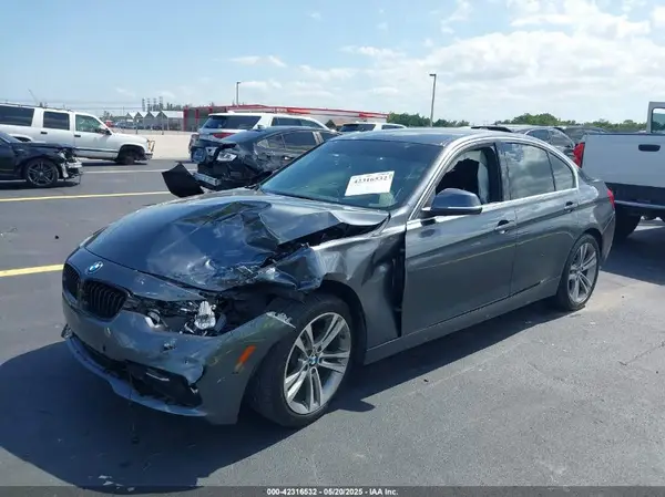 WBA8B9G56JNU98211 2018 BMW 3ER - Image 2
