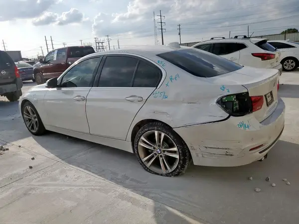 WBA8B9G56JNU98452 2018 BMW 3ER - Image 2