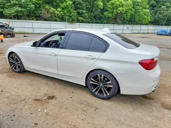 WBA8B9G56JNU98628 2018 BMW 3ER - Image 2