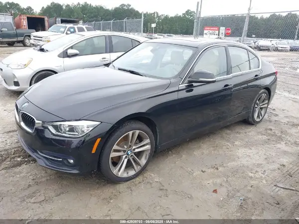 WBA8B9G56JNU99195 2018 BMW 3ER - Image 2