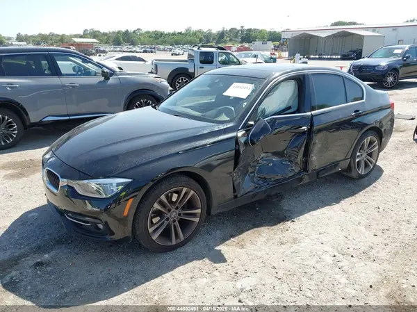 WBA8B9G56JNV00152 2018 BMW 3ER - Image 2
