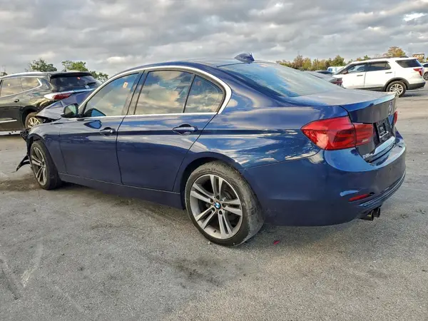 WBA8B9G57HNU48556 2017 BMW 3ER - Image 2