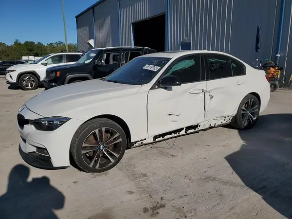 WBA8B9G57JNU55500 2018 BMW 3ER - Image 1