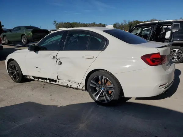 WBA8B9G57JNU55500 2018 BMW 3ER - Image 2