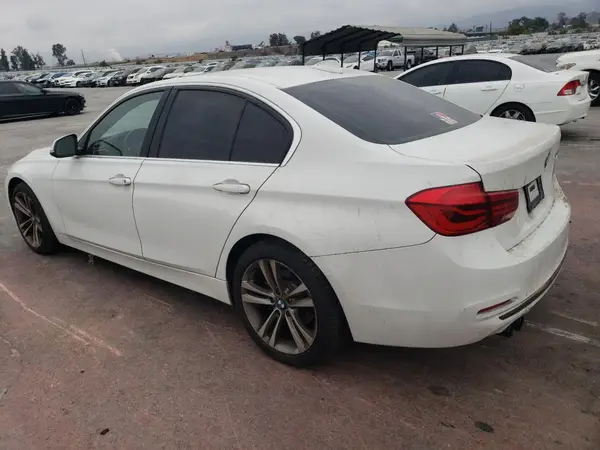 WBA8B9G57JNU57523 2018 BMW 3ER - Image 2