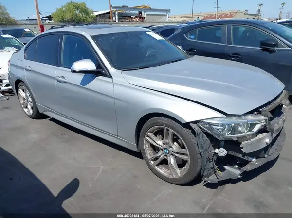 WBA8B9G57JNU58218 2018 BMW 3ER - Image 1