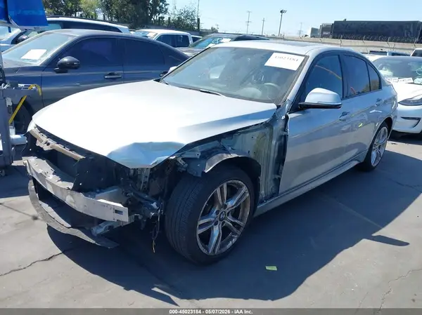 WBA8B9G57JNU58218 2018 BMW 3ER - Image 2