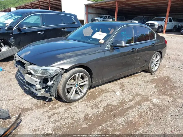 WBA8B9G57JNU95821 2018 BMW 3ER - Image 2