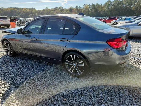 WBA8B9G57JNU96046 2018 BMW 3ER - Image 2