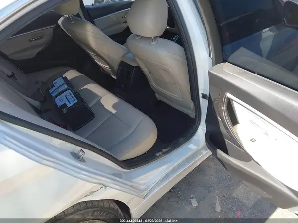 WBA8B9G57JNU98024 2018 BMW 3ER - Image 8