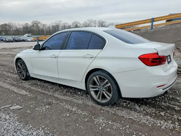 WBA8B9G57JNU98671 2018 BMW 3ER - Image 2