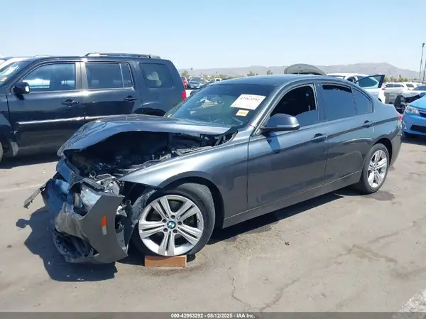 WBA8B9G57JNU98752 2018 BMW 3ER - Image 2