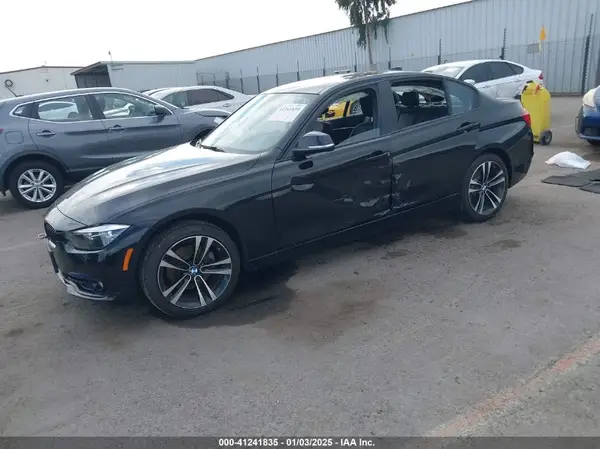 WBA8B9G57JNU98914 2018 BMW 3ER - Image 2