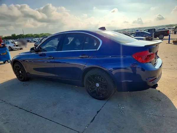 WBA8B9G57JNU98945 2018 BMW 3ER - Image 2