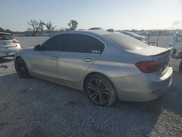 WBA8B9G57JNV00502 2018 BMW 3ER - Image 2