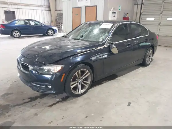 WBA8B9G58HNU48971 2017 BMW 3ER - Image 2