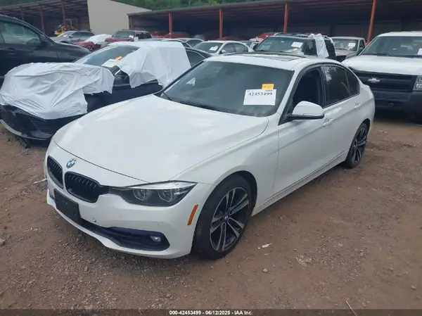 WBA8B9G58JNU57515 2018 BMW 3ER - Image 2