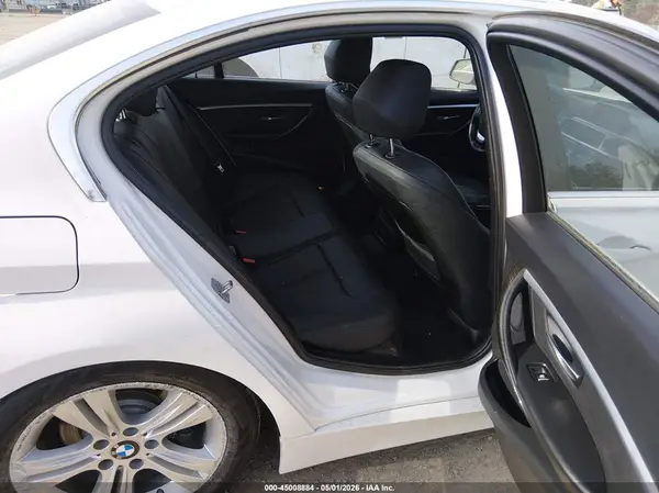 WBA8B9G58JNU58261 2018 BMW 3ER - Image 8