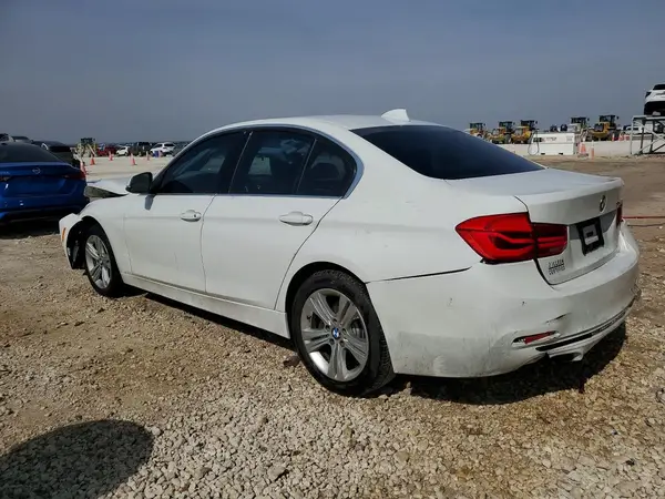 WBA8B9G58JNU95939 2018 BMW 3ER - Image 2