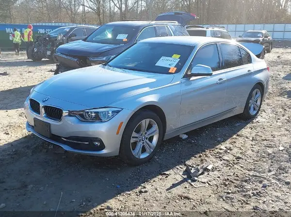 WBA8B9G58JNU97318 2018 BMW 3ER - Image 2