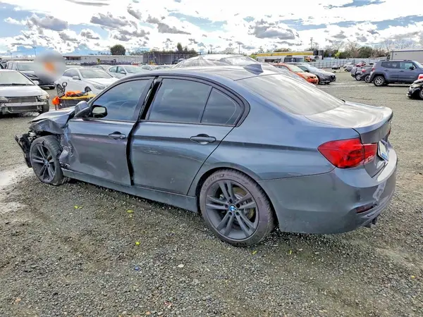 WBA8B9G58JNU97559 2018 BMW 3ER - Image 2