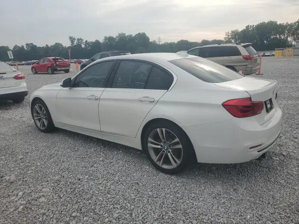 WBA8B9G58JNV00119 2018 BMW 3ER - Image 2