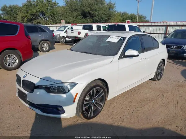 WBA8B9G58JNV00220 2018 BMW 3ER - Image 2