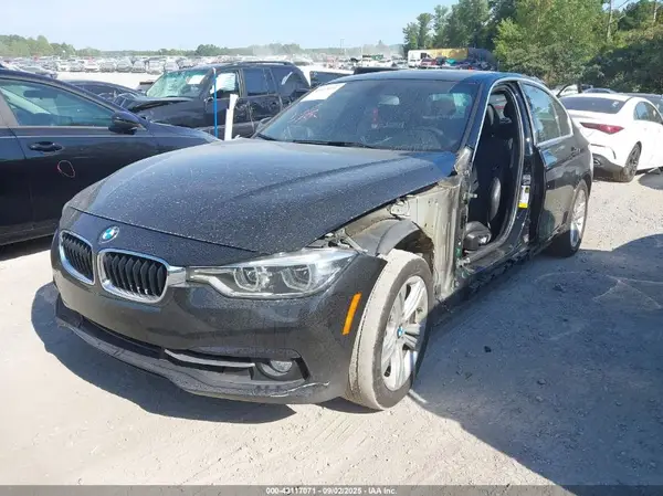 WBA8B9G58JNV00332 2018 BMW 3ER - Image 2